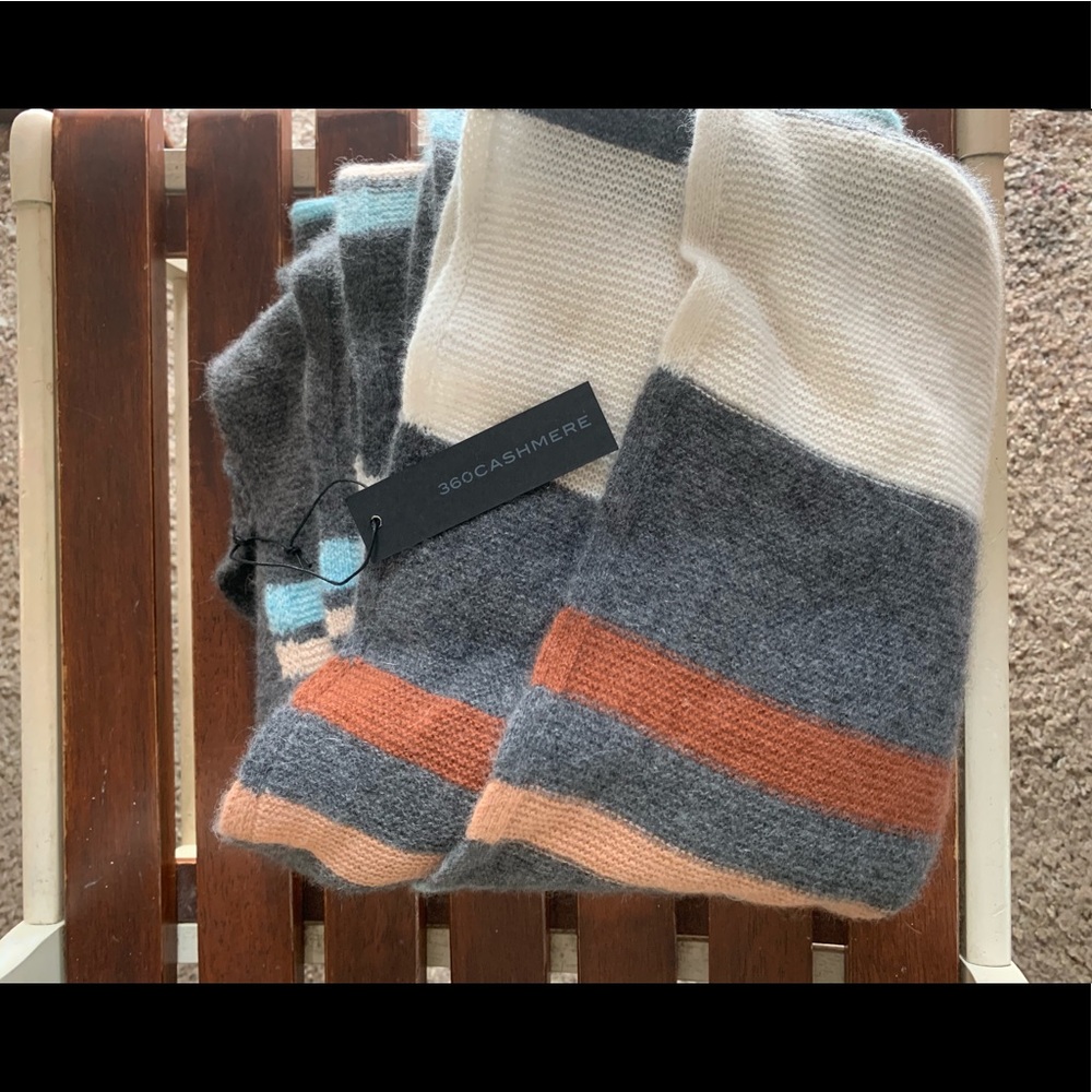 NWT 360 Cashmere wrap